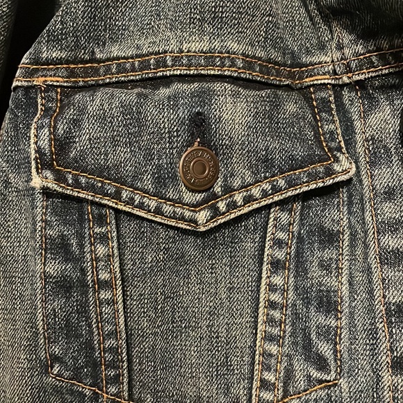 Gap size medium jean jacket - Picture 4 of 4